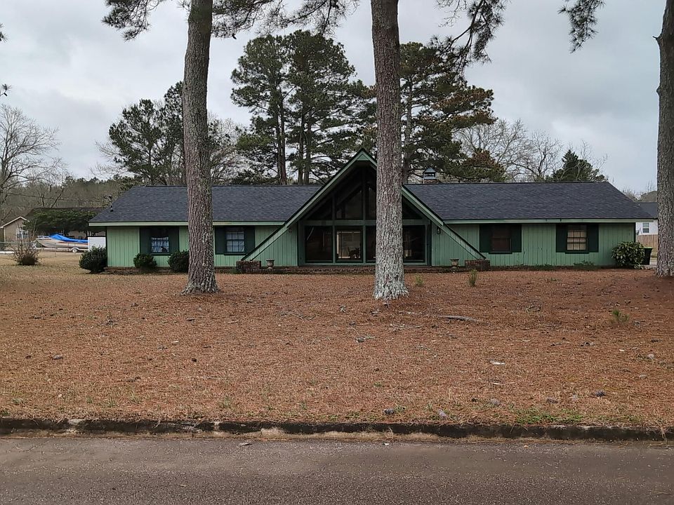 1st image of 301 Founders Dr