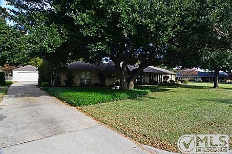 4th image of 7 Lee Dr