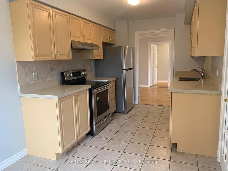 25 Kingsbridge Garden Cir #517 — Photo 3
