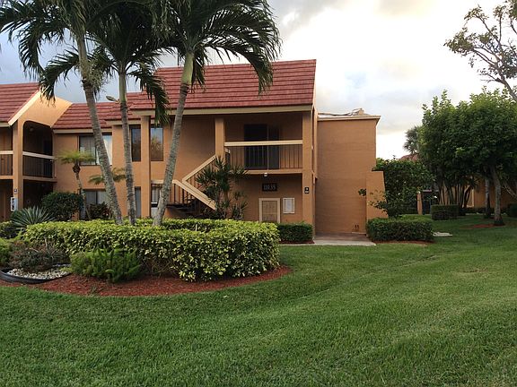 Front view of corner unit
