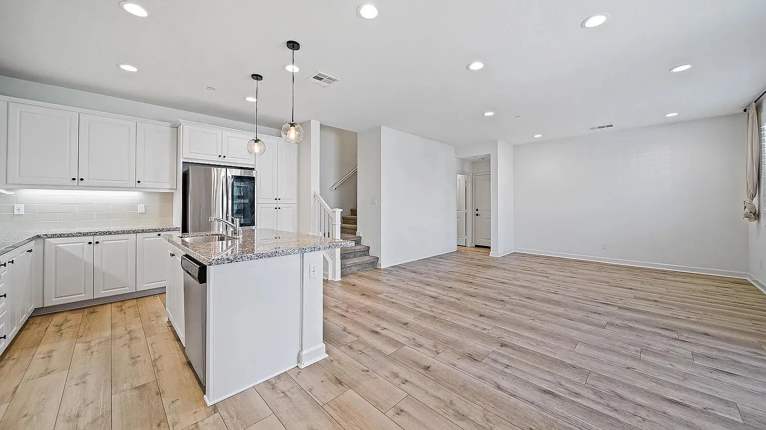 3 bed, 2.5 bath, 1725 sqft, $3,550 — Photo 3
