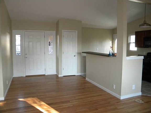 3rd image of 45 Waterford Dr