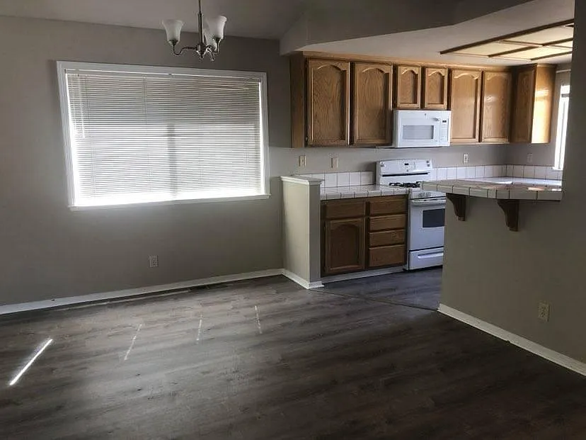 248 Fairmont Dr photo 1