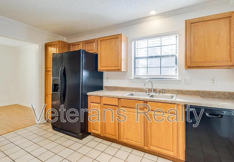1210 Spring Dr — Photo 9