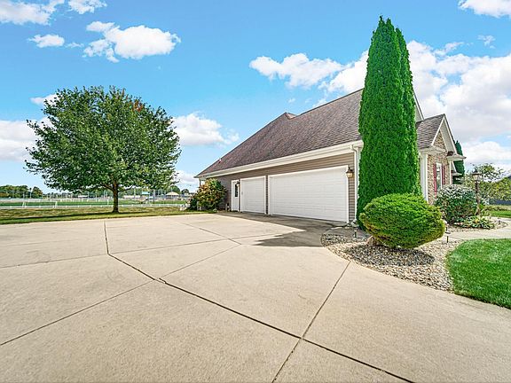 3rd image of 900 N Somerfield Dr