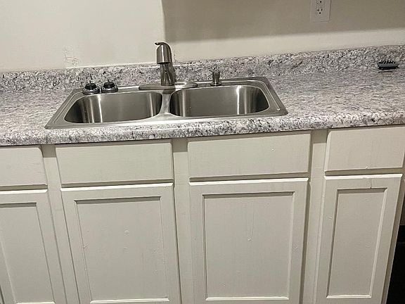 3rd image of 611 N Pine St #1