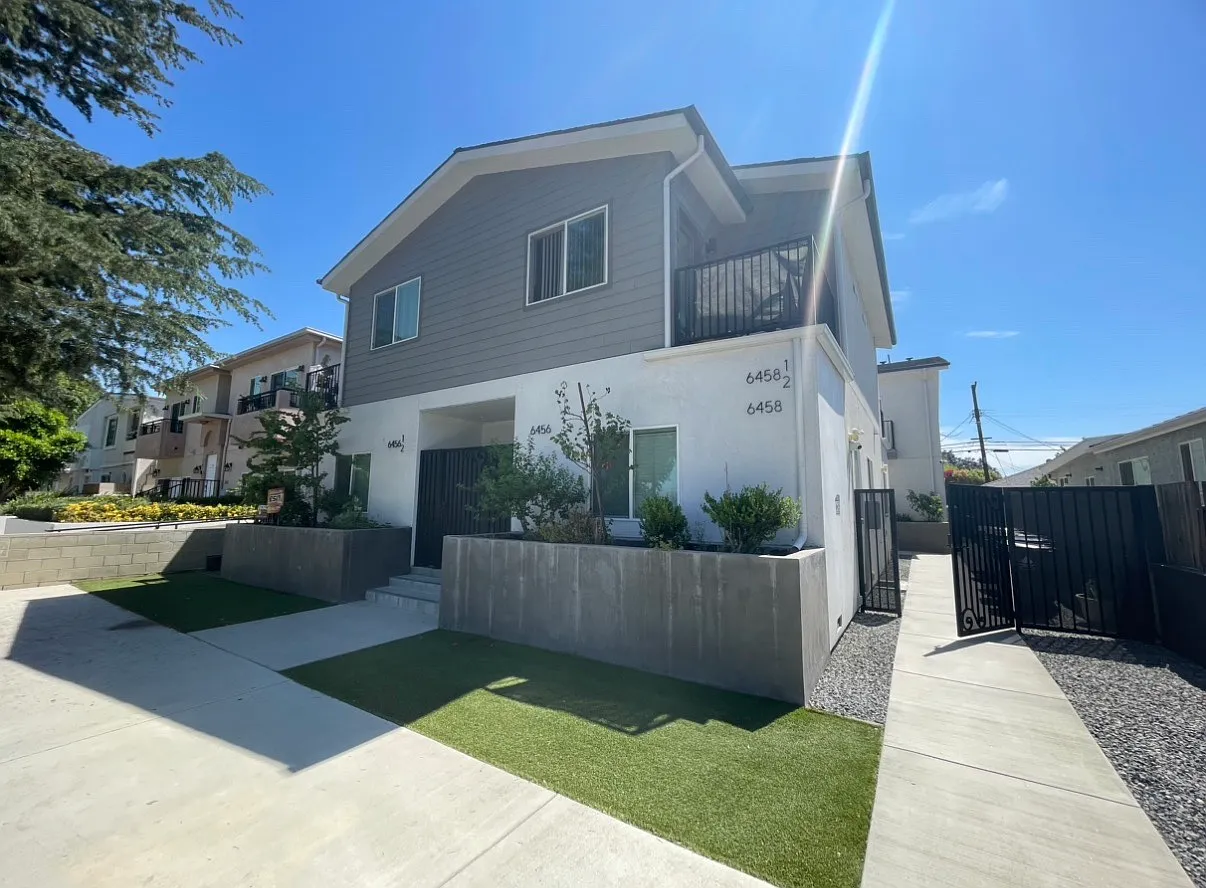 3 bed, 1395 sqft, $3,595 — Photo 1