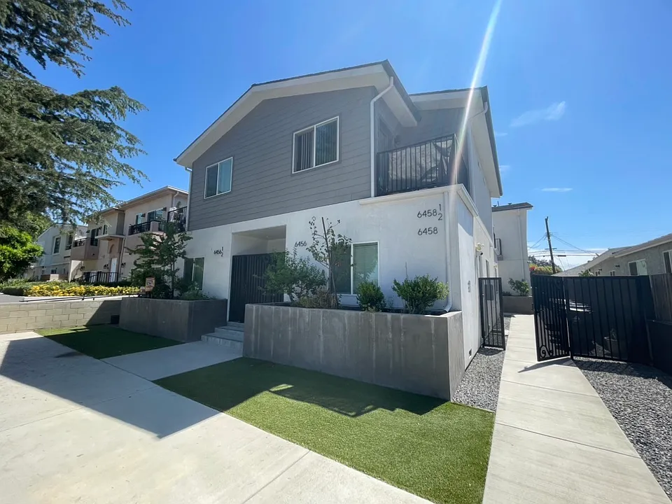 6456 Balboa Blvd #6458-1/2