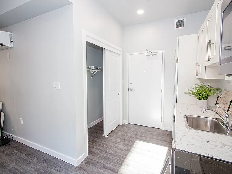 753 Wolseley Ave #306 — Photo 6