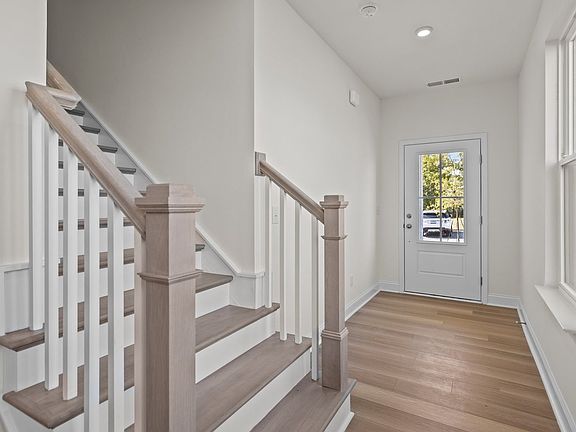 2nd image of 6025 Mariemont Cir