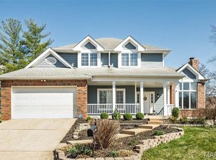 2134 Lakeview Dr, Saint Louis, MO 63131