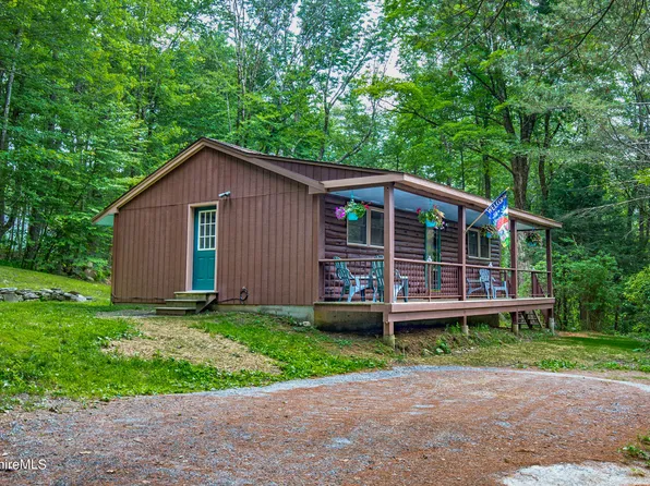 16 Hill Dr, Tolland, MA 01034