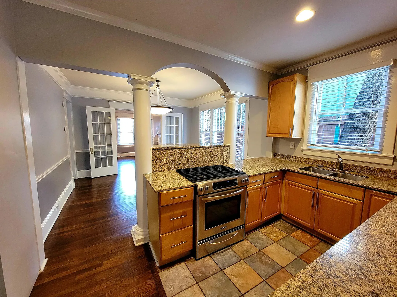 4 bed, $5,000 — Photo 1