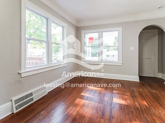 1126788_002_living_room_13828493.jpg