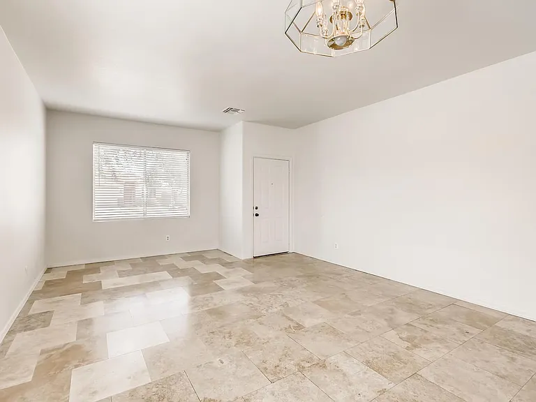 8726 W Bobby Lopez Dr — Photo 3