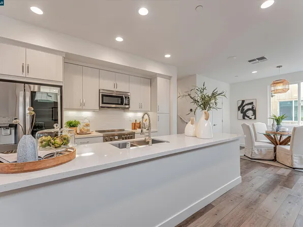 129 Uptown Cir, Oakland, CA 94607