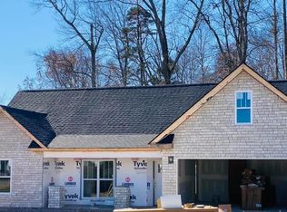 107 Edward Dison Dr, Clinton, TN 37716