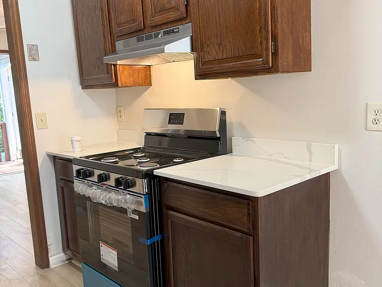 1112 Booth Ct SW — Photo 3