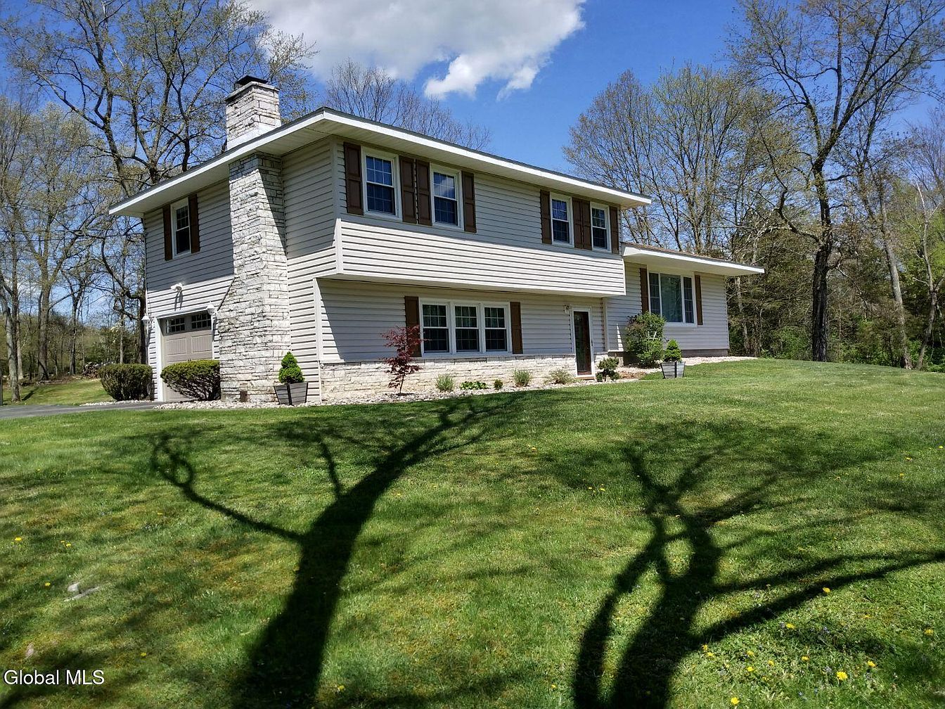 1st image of 313 Pine Circle