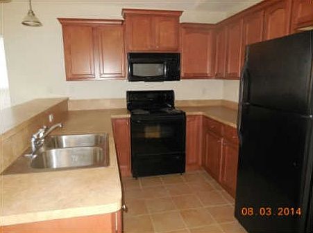 3rd image of 988 SW Rossborough Ct