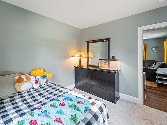 4th image of 3142 SE 8th St