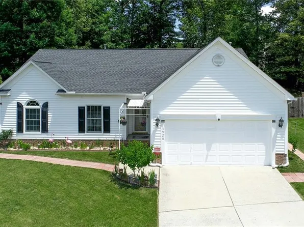 3920 Gisbourne Dr, Jamestown, NC 27282