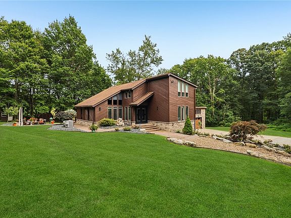 3rd image of 438 Weister Ln