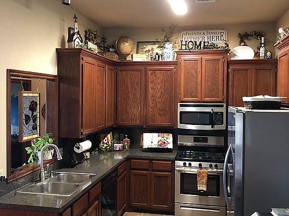 2nd image of 908 Olde Town Dr