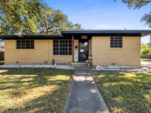 708 E Main St, Sinton, TX 78387