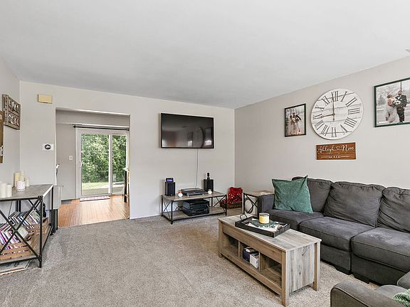4th image of 102 Pine Cir