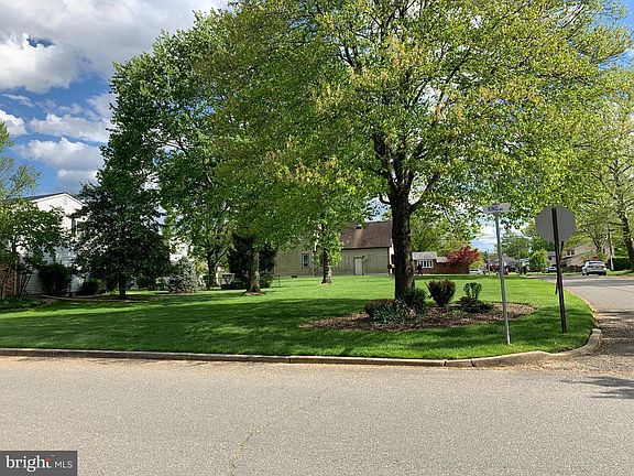 3rd image of 117 King Ave