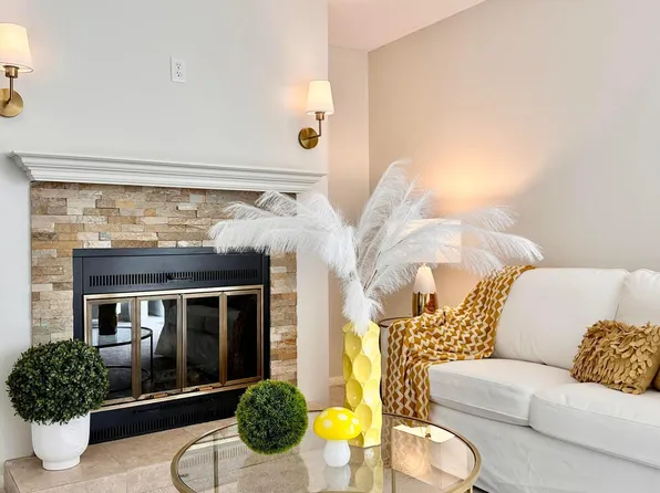 411 Dorland Pl, Maplewood, MN 55119