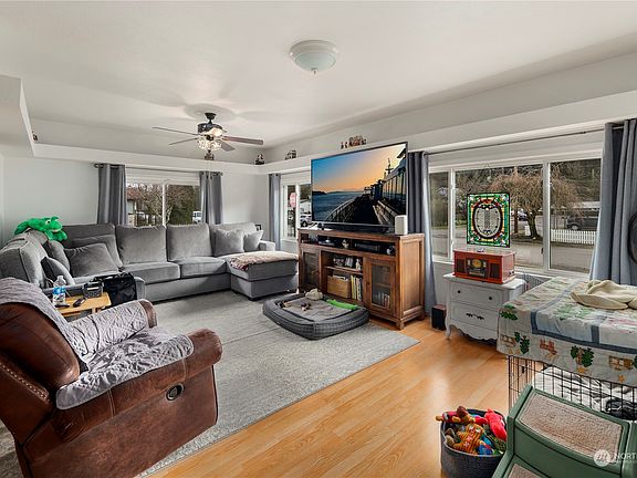 5th image of 1104 W Cota Street
