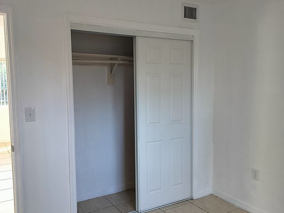 5th image of 470 NW 23rd Ave #15