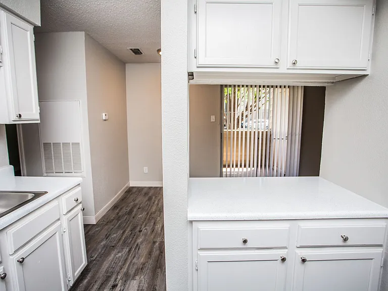 Saddlewood Apartments — Photo 32