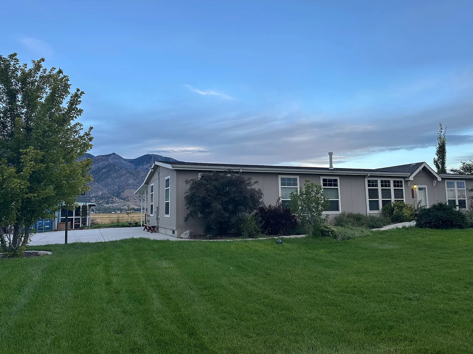 3 bed, 2000 sqft, $1,900 — Photo 2