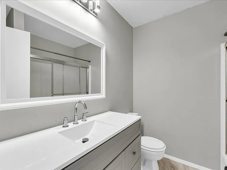 8 Ross — Photo 13
