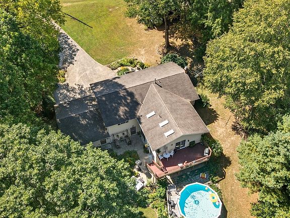 2nd image of 400 Brentwood Dr NE