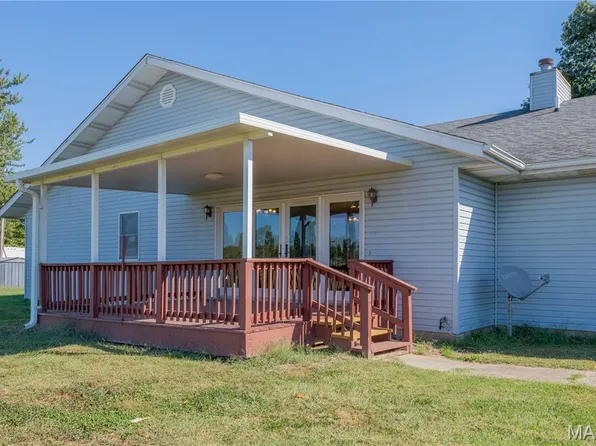 806 S Moreland Rd, Bethalto, IL 62010