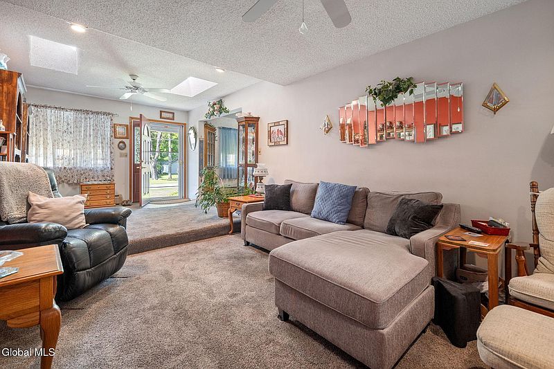 5th image of 13 Saratoga Drive
