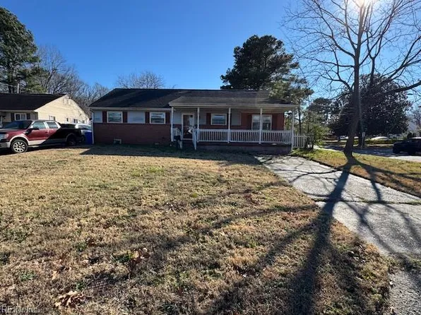 2415 Chesapeake Cir, Chesapeake, VA 23324