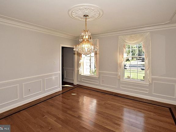 3rd image of 6032 Woodlake Ln