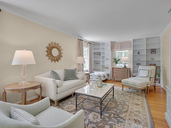 4th image of 410 Colony Woods Dr