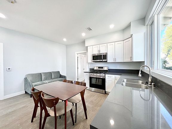 3rd image of 2641 S Budlong Ave