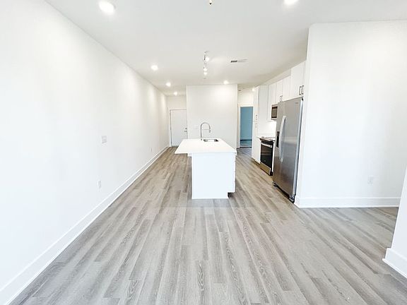 4th image of 542 Southgate Ave #224