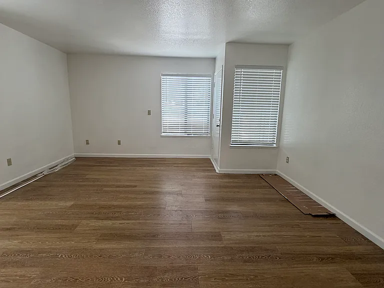 1930 Manor Pl #1 — Photo 3
