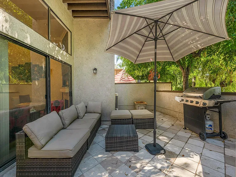 5800 Owensmouth Ave #7 — Photo 5