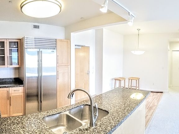 5th image of 600 Queen St #4003