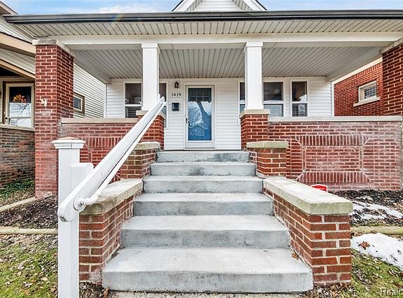 3rd image of 1419 Lakepointe St