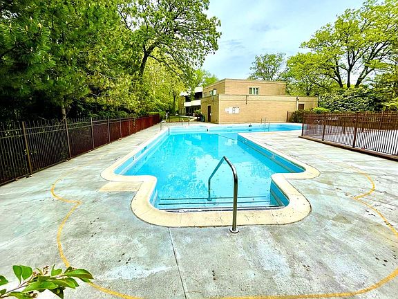 2nd image of 6400 N Cicero Ave APT 217